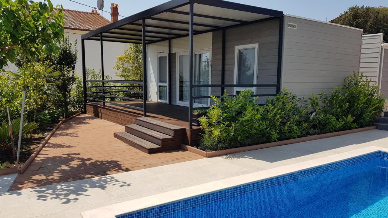 Mobile homes Suha Punta Kampor Bagian luar foto