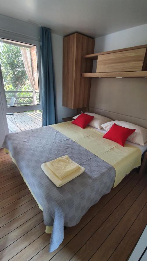 Mobile homes Suha Punta Kampor Bagian luar foto