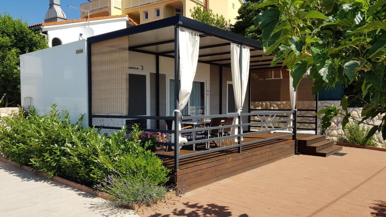 Mobile homes Suha Punta Kampor Bagian luar foto